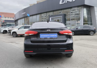 Подержанный автомобиль Kia Cerato Sedan 2018 года (5 фото)