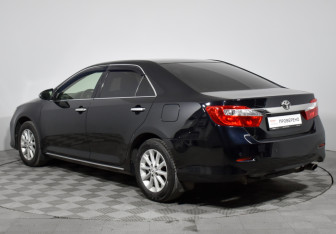 Подержанный автомобиль Toyota Camry Sedan 2012 года (7 фото)