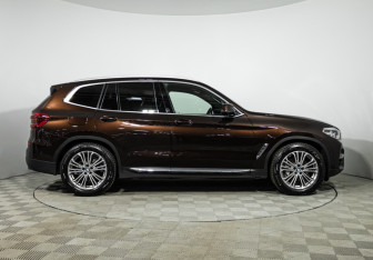 Подержанный автомобиль BMW X3 2018 года (4 фото)