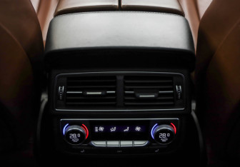 Подержанный автомобиль Audi Q7 2017 года (31 фото)