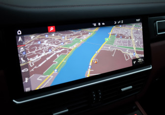 Подержанный автомобиль Porsche Cayenne 2019 года (20 фото)