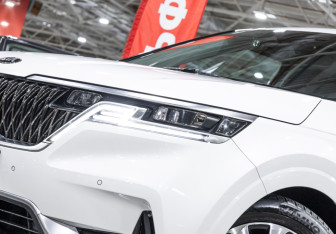 Подержанный автомобиль Kia Carnival 2021 года (2 фото)