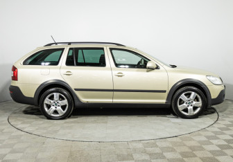 Подержанный автомобиль Skoda Octavia Wagon 2011 года (4 фото)