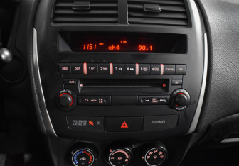 Подержанный автомобиль Mitsubishi ASX 2012 года (16 фото)