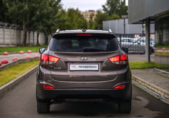 Подержанный автомобиль Hyundai ix35 2014 года (7 фото)
