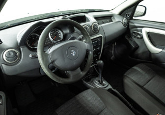 Подержанный автомобиль Renault Duster 2014 года (11 фото)