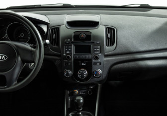 Подержанный автомобиль Kia Cerato Sedan 2010 года (14 фото)