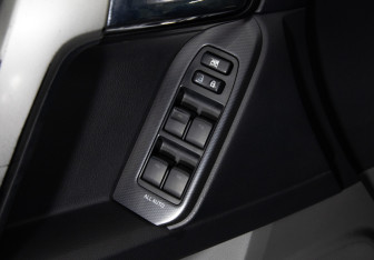 Подержанный автомобиль Toyota Land Cruiser Prado 2010 года (20 фото)
