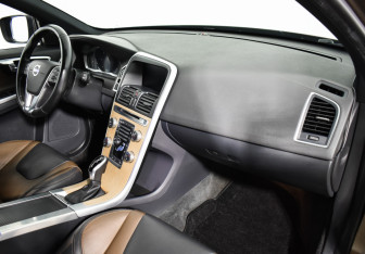 Подержанный автомобиль Volvo XC60 2017 года (12 фото)