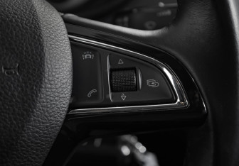 Подержанный автомобиль Skoda Octavia Liftback 2016 года (11 фото)