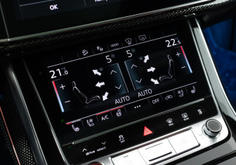 Подержанный автомобиль Audi SQ8 2021 года (22 фото)