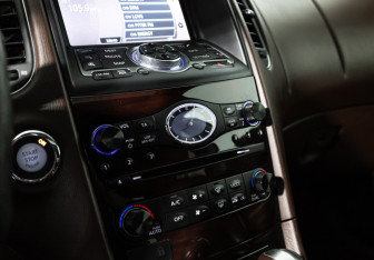Подержанный автомобиль Infiniti EX 2012 года (18 фото)