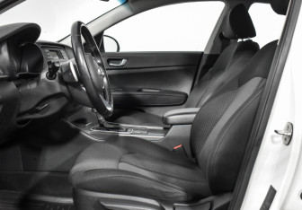 Подержанный автомобиль Kia Optima Sedan 2019 года (11 фото)