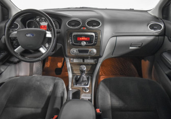 Подержанный автомобиль Ford Focus Wagon 2008 года (13 фото)