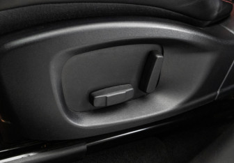 Подержанный автомобиль Jaguar F-Pace 2017 года (17 фото)