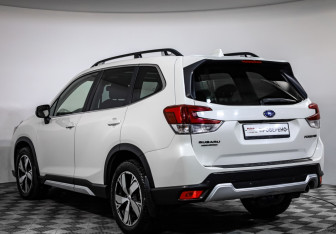 Подержанный автомобиль Subaru Forester Suv 2018 года (7 фото)