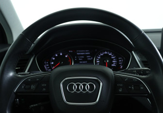Подержанный автомобиль Audi Q5 2018 года (17 фото)