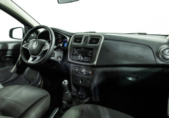 Подержанный автомобиль Renault Logan Sedan 2018 года (9 фото)