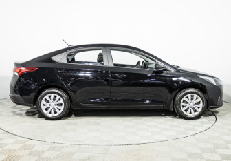 Подержанный автомобиль Hyundai Solaris Sedan 2022 года (4 фото)