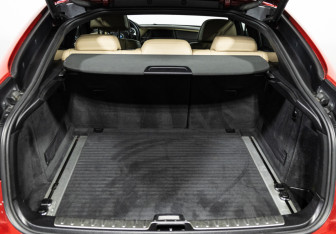 Подержанный автомобиль BMW X6 M 2011 года (27 фото)
