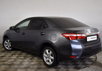 Подержанный автомобиль Toyota Corolla Sedan 2014 года (3 фото)