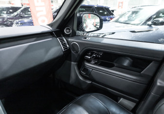 Подержанный автомобиль Land Rover Range Rover 2018 года (23 фото)