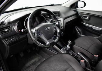 Подержанный автомобиль Kia Rio Hatchback 2016 года (9 фото)