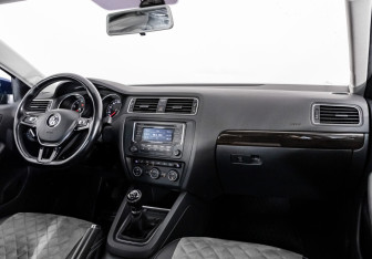 Подержанный автомобиль Volkswagen Jetta Sedan 2015 года (9 фото)