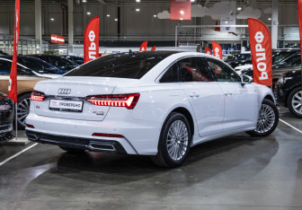 Подержанный автомобиль Audi A6 Sedan 2020 года (8 фото)