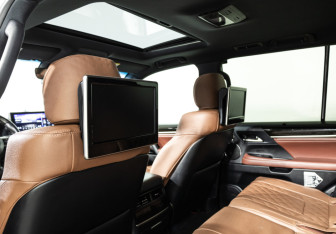 Подержанный автомобиль Lexus LX 2020 года (15 фото)