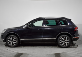 Подержанный автомобиль Volkswagen Touareg 2017 года (8 фото)