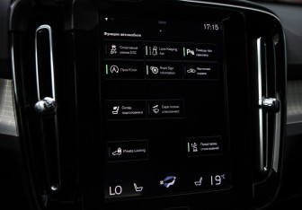 Подержанный автомобиль Volvo XC40 2019 года (19 фото)