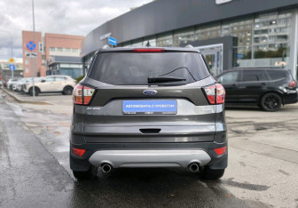 Подержанный автомобиль Ford Kuga 2017 года (5 фото)