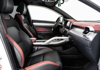 Подержанный автомобиль Geely Coolray 2023 года (23 фото)
