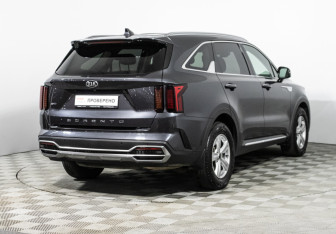 Подержанный автомобиль Kia Sorento 2021 года (5 фото)