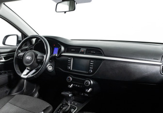 Подержанный автомобиль Kia Rio Sedan 2019 года (9 фото)