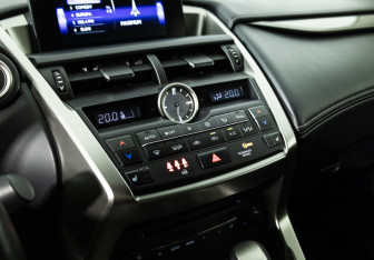 Подержанный автомобиль Lexus NX 2017 года (17 фото)