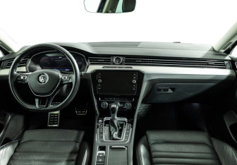 Подержанный автомобиль Volkswagen Passat Sedan 2019 года (13 фото)