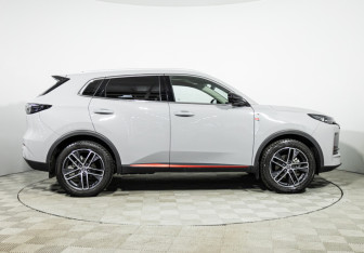 Подержанный автомобиль Changan UNI-S 2024 года (4 фото)