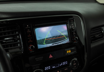 Подержанный автомобиль Mitsubishi Outlander 2017 года (15 фото)