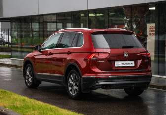 Подержанный автомобиль Volkswagen Tiguan 2017 года (8 фото)