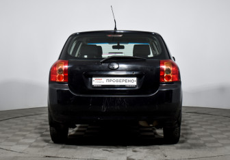 Подержанный автомобиль Toyota Corolla Hatchback 2006 года (6 фото)