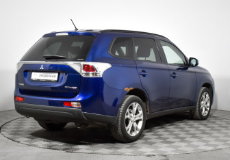 Подержанный автомобиль Mitsubishi Outlander 2013 года (5 фото)
