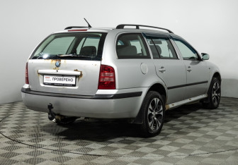 Подержанный автомобиль Skoda Octavia Wagon 2009 года (5 фото)