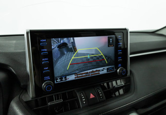 Подержанный автомобиль Toyota RAV4 2020 года (15 фото)