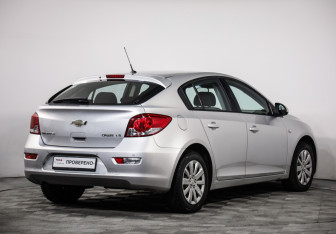 Подержанный автомобиль Chevrolet Cruze Hatchback 2012 года (5 фото)