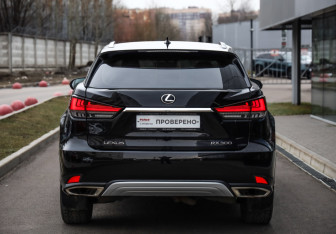 Подержанный автомобиль Lexus RX 2021 года (7 фото)