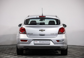 Подержанный автомобиль Chevrolet Cruze Hatchback 2012 года (6 фото)
