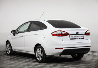 Подержанный автомобиль Ford Fiesta Sedan 2015 года (7 фото)