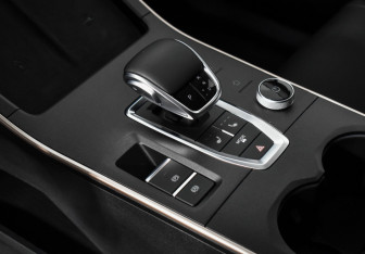 Подержанный автомобиль Omoda C5 2023 года (11 фото)